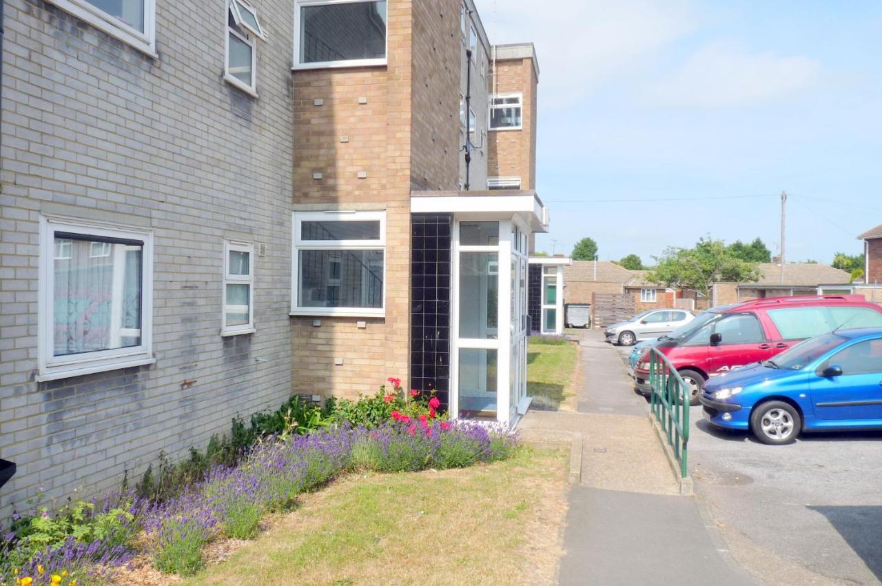 Wentworth With 2 Bedrooms, Superfast Wi-fi And Parking Apartment *