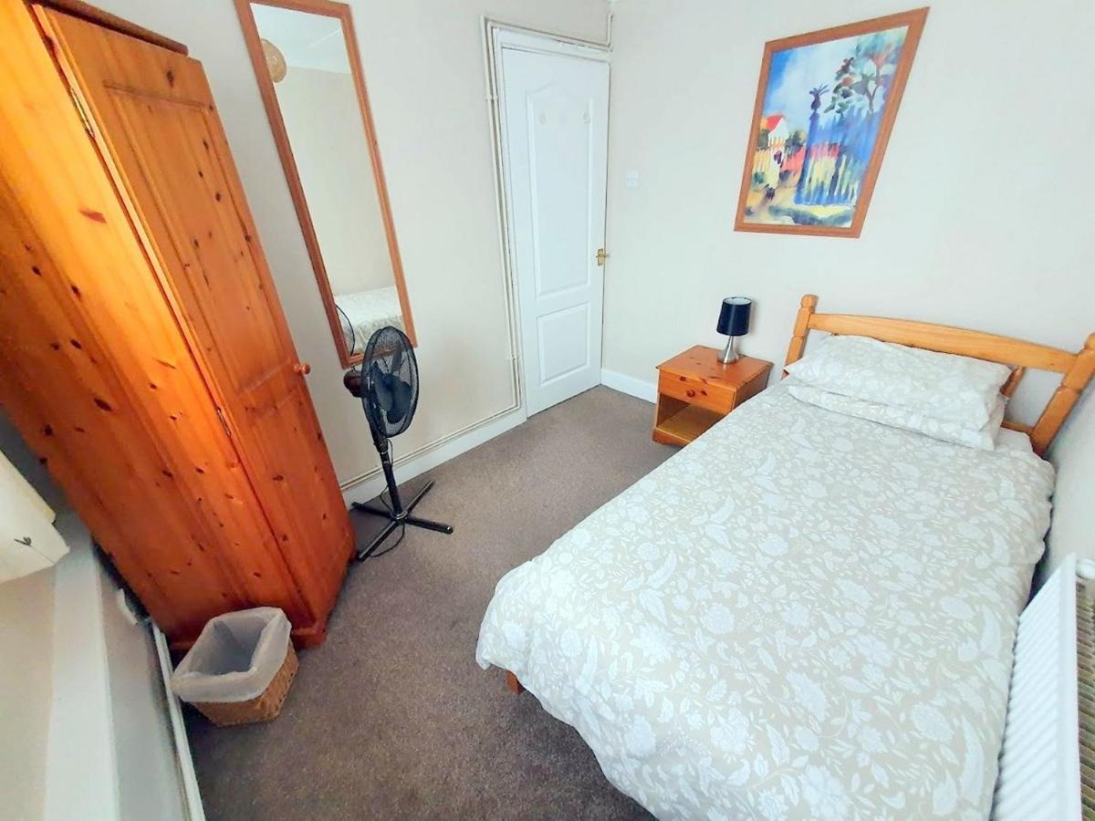 Wentworth With 2 Bedrooms, Superfast Wi-fi And Parking
