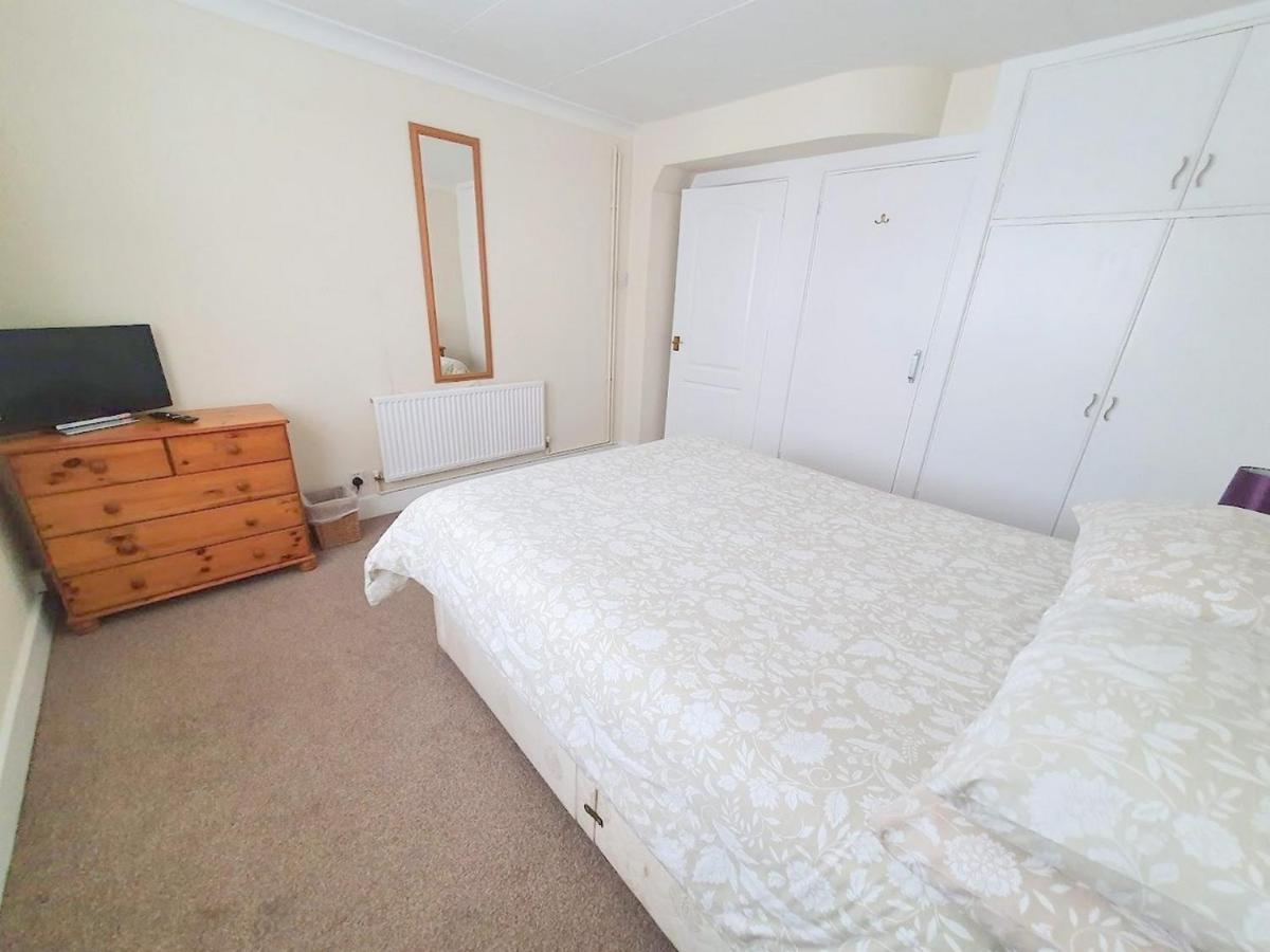 Wentworth With 2 Bedrooms, Superfast Wi-fi And Parking Apartment