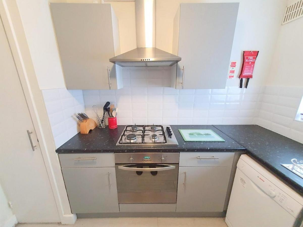 Wentworth With 2 Bedrooms, Superfast Wi-fi And Parking *