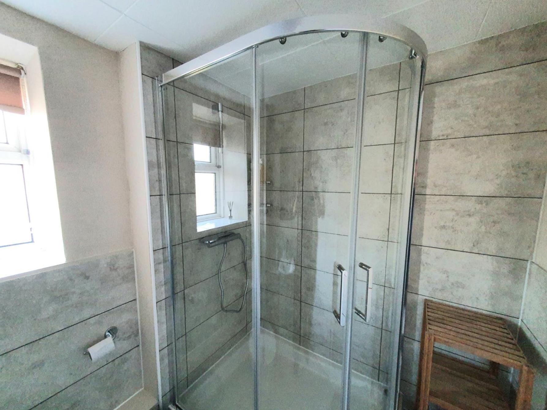 Apartment Wentworth With 2 Bedrooms, Superfast Wi-fi And Parking