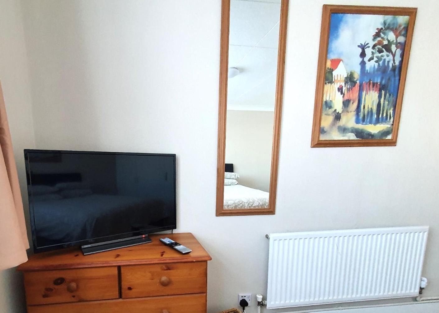 Wentworth With 2 Bedrooms, Superfast Wi-fi And Parking